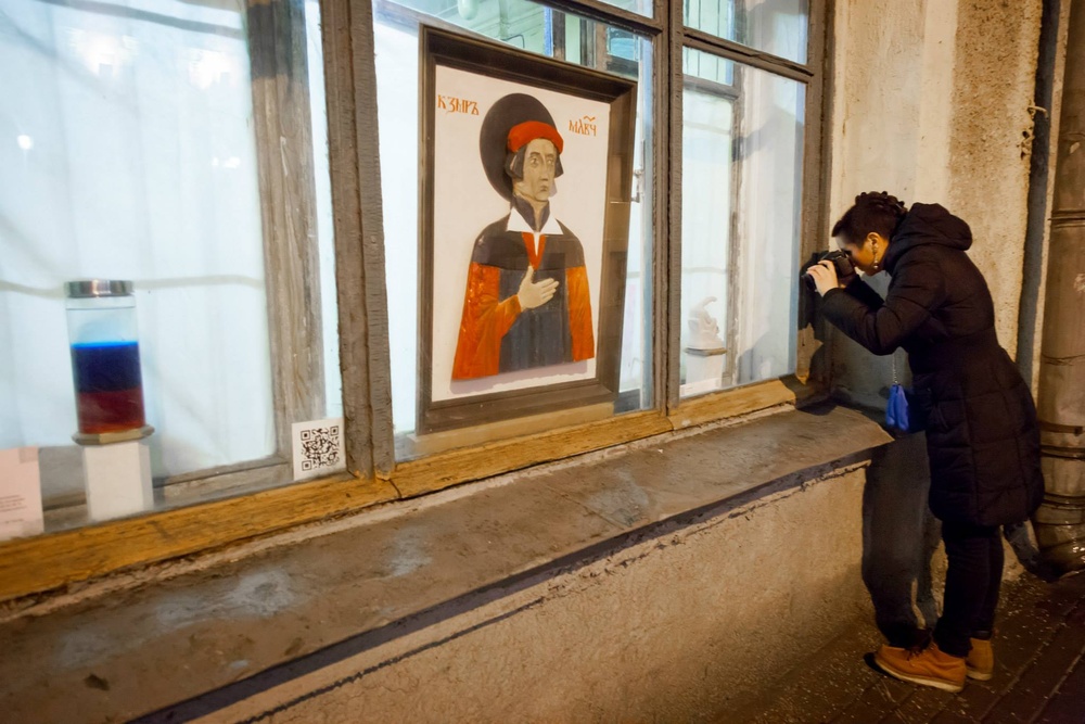 Window exhibition №8: Dunno, 2014