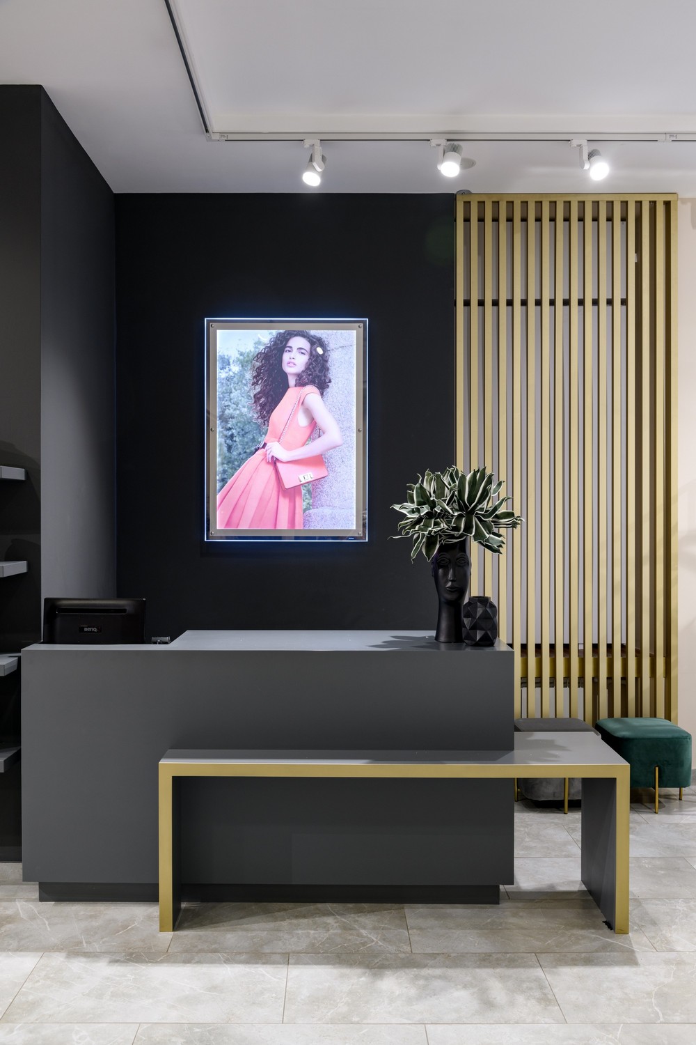 Салон одежды EMPORIO