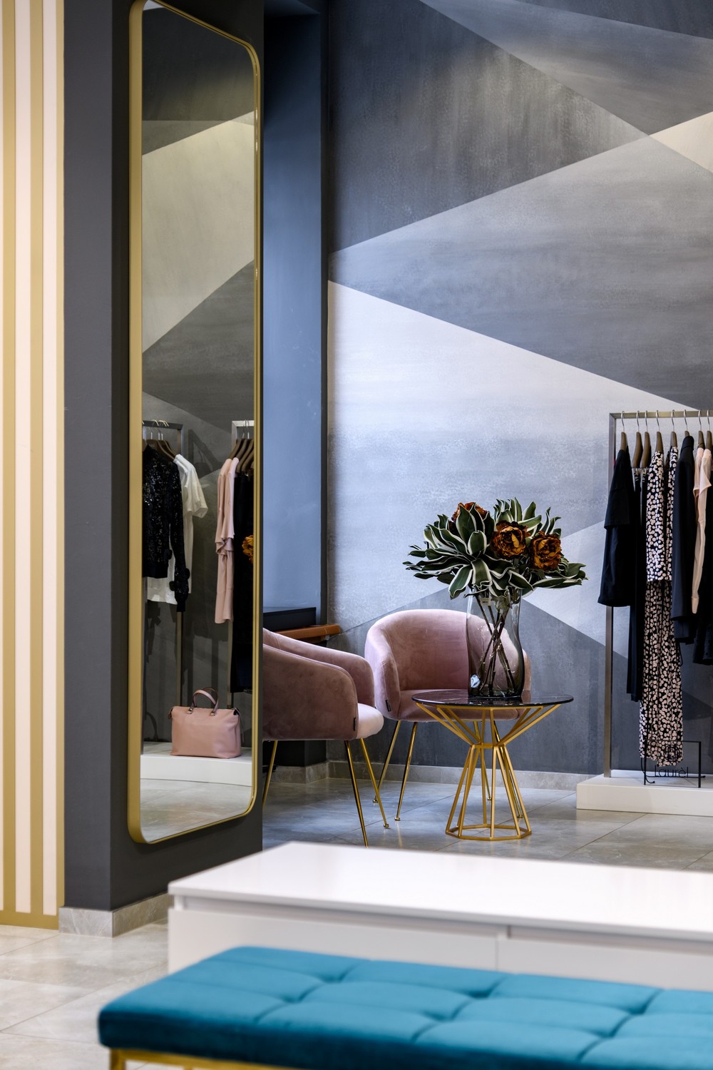 Салон одежды EMPORIO