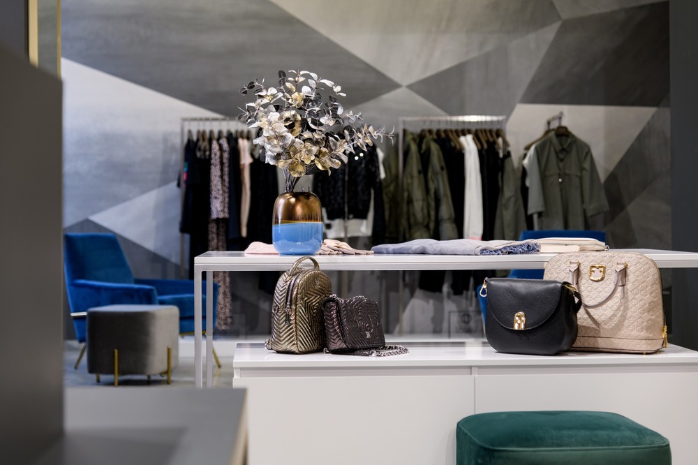 Салон одежды EMPORIO