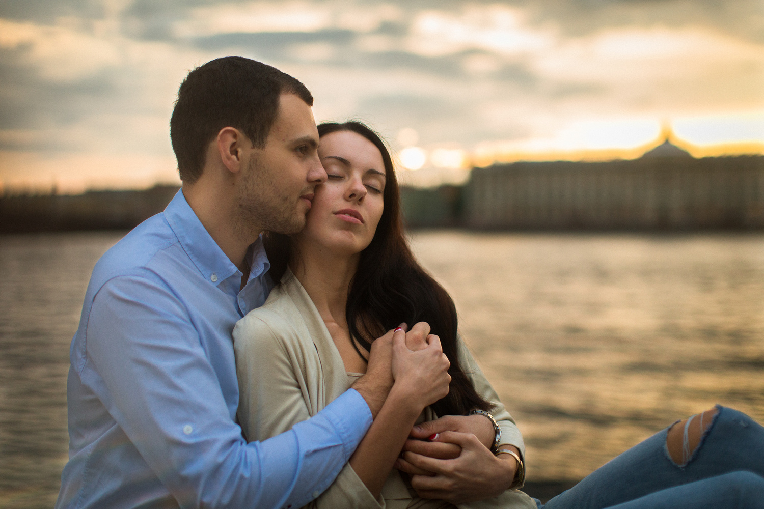 В ПИТЕРЕ ТИРЕ ЛЮБИТЬ