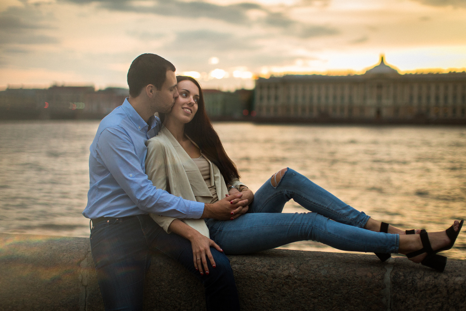 В ПИТЕРЕ ТИРЕ ЛЮБИТЬ