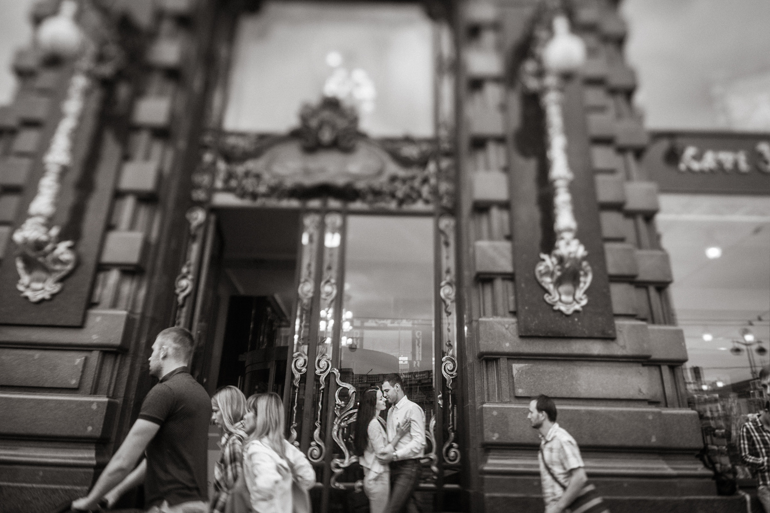 В ПИТЕРЕ ТИРЕ ЛЮБИТЬ