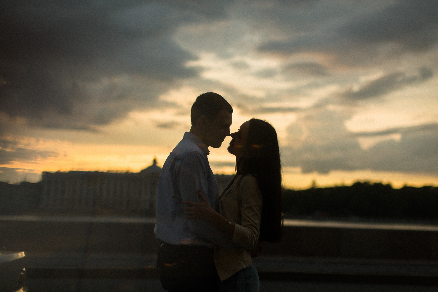 В ПИТЕРЕ ТИРЕ ЛЮБИТЬ