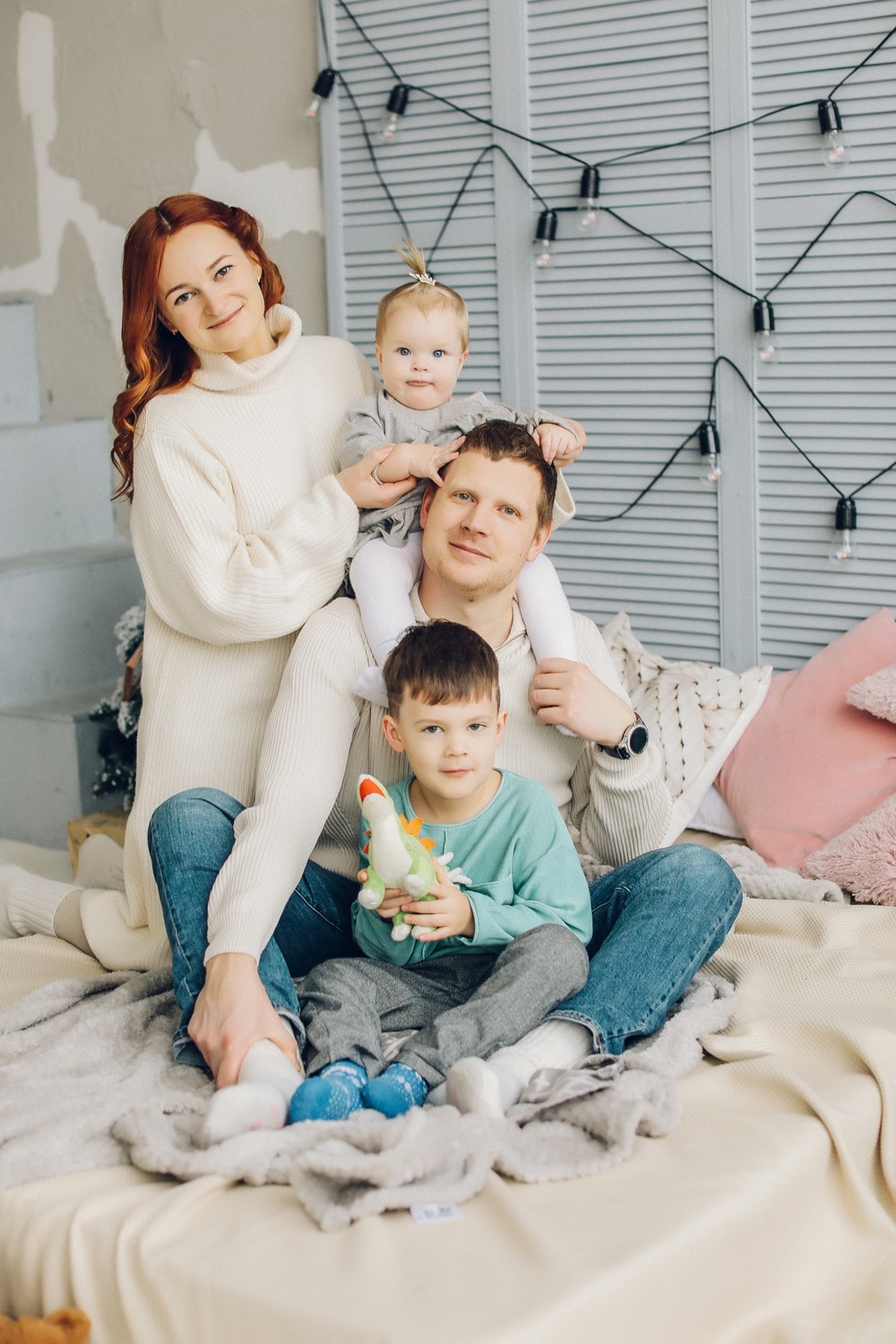 Юля , Злата, Елисей и Антон