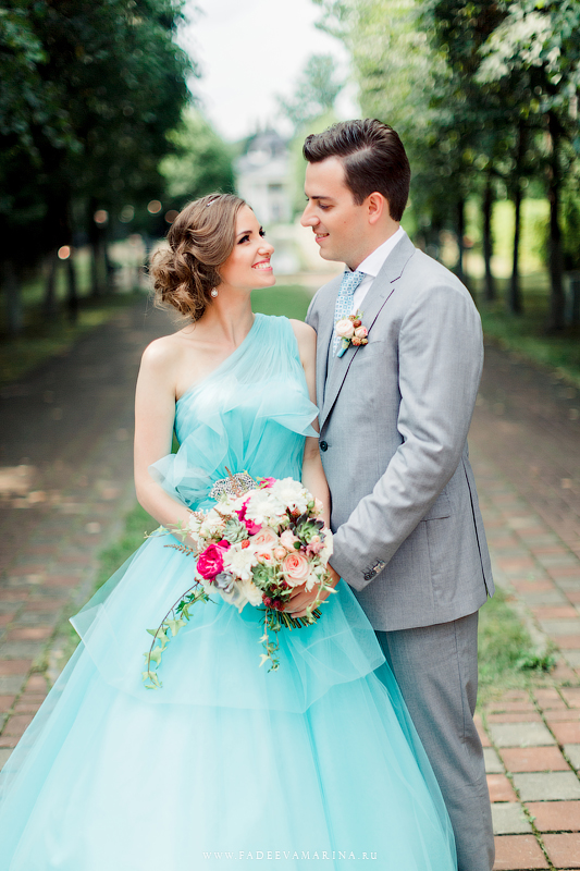 AARON & YANA