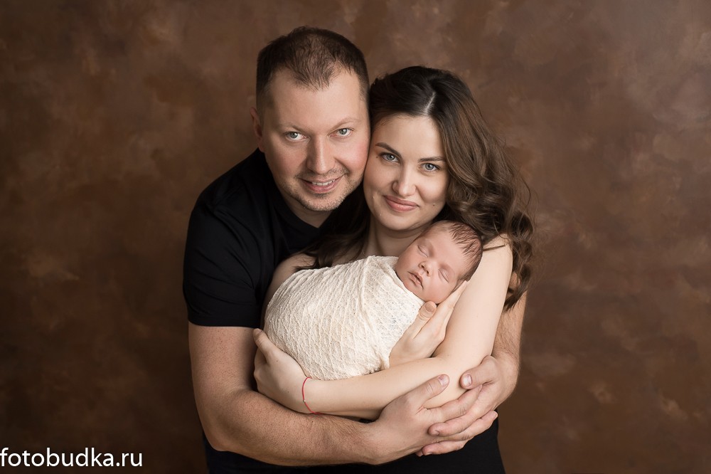 Семья, тёмный фон