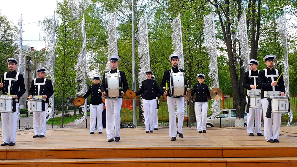 БЛЕСТЯЩИЕ