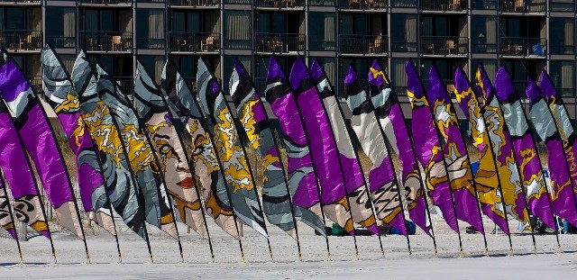 модные флаги панно аренда флагов 