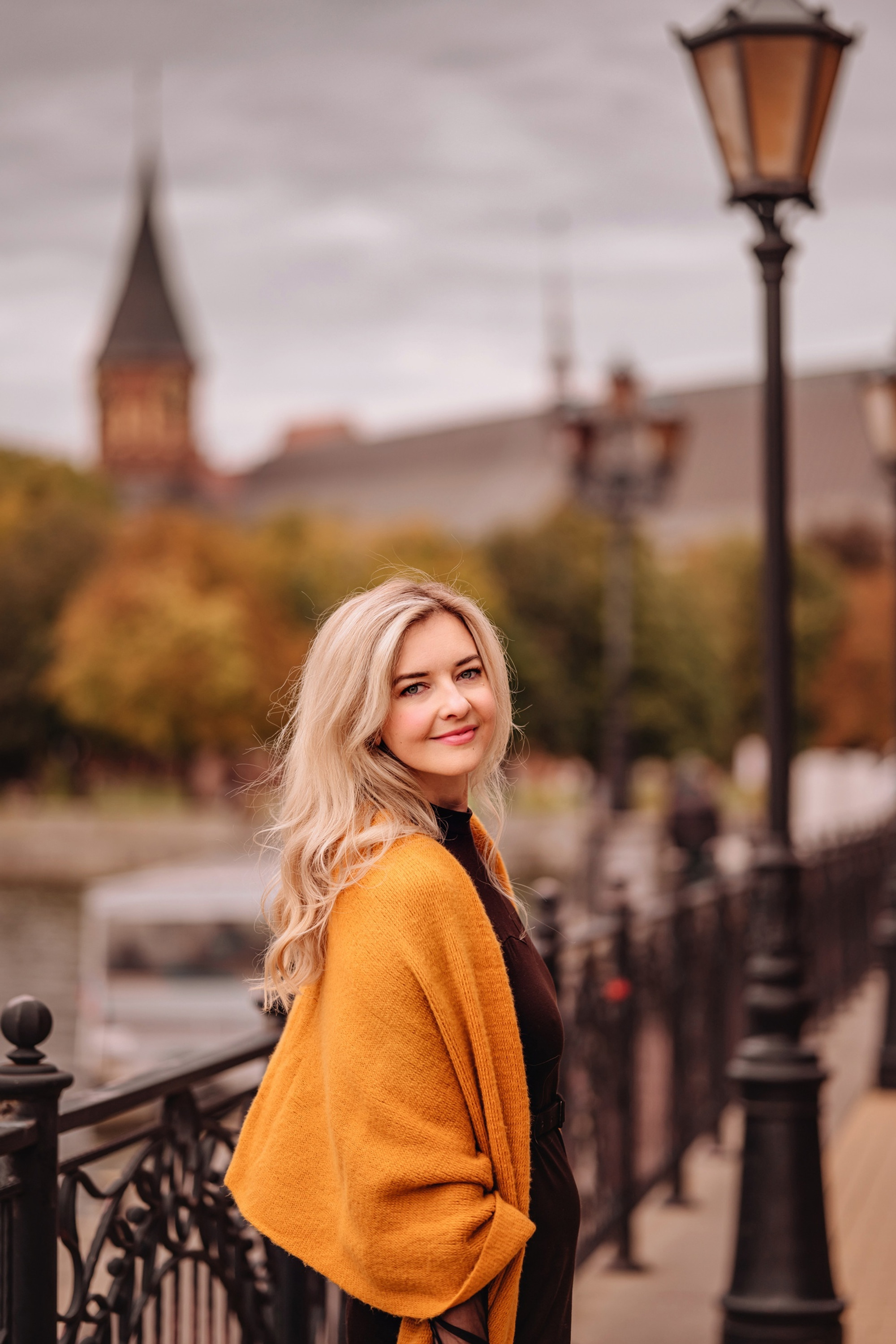 фотосессия в Калининграде - девушка фонари
