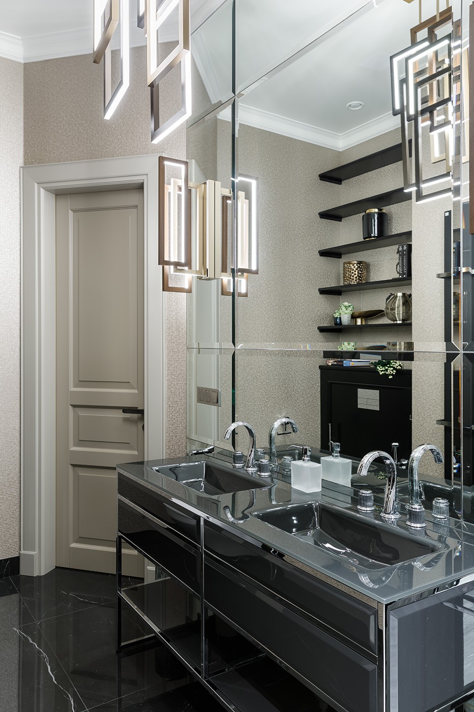 крестовский De luxe