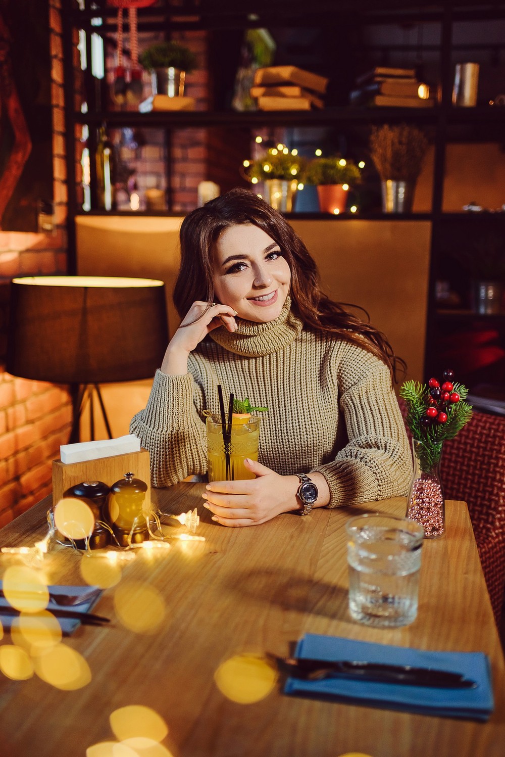 Рамиль + Динара в кафе