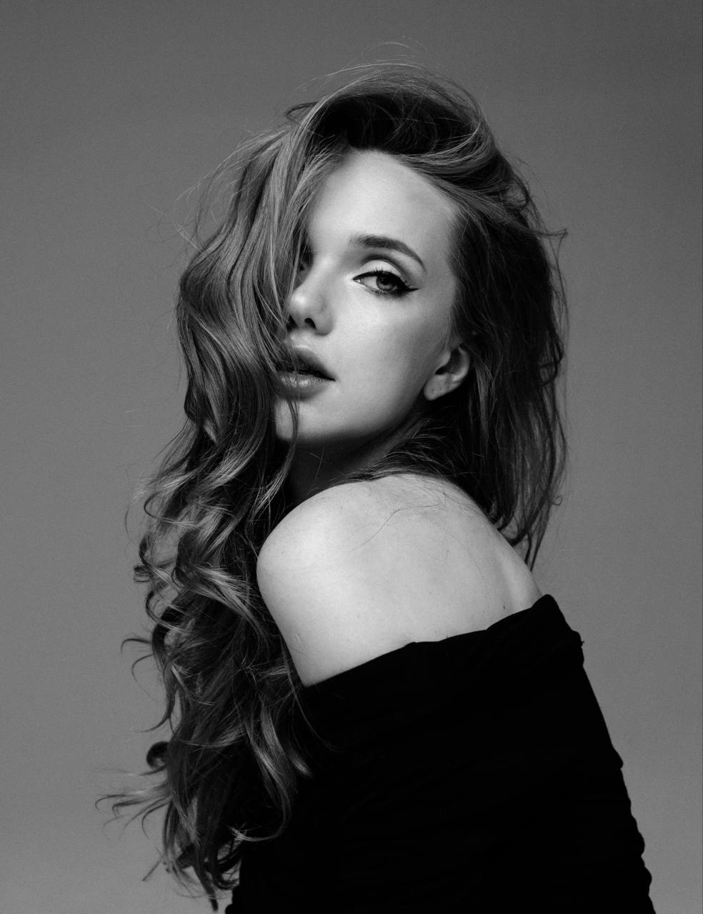 Портфолио - фотосессии - Стилист-визажист на фотосессию в Москве Ирина Плешакова - прически любой сложности, укладки, макияж в различных техниках. Выезд в фотостудию или на дом.