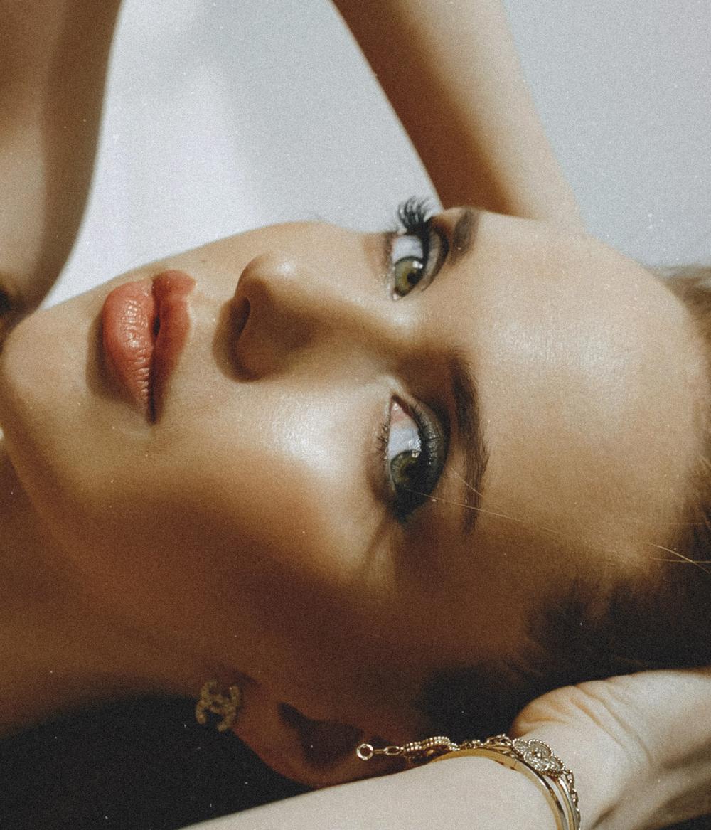 Портфолио - фотосессии - Стилист-визажист на фотосессию в Москве Ирина Плешакова - прически любой сложности, укладки, макияж в различных техниках. Выезд в фотостудию или на дом.