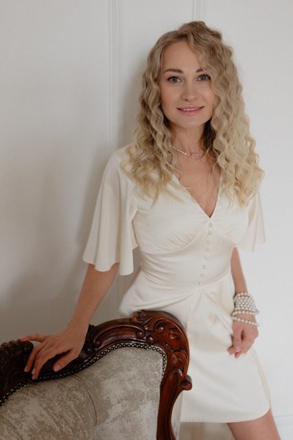 Портфолио - прически,укладки - Свадебный стилист-визажист в Москве Ирина Плешакова - вечерние прически любой сложности, укладки, макияж в различных техниках. Услуги стилиста-визажиста на фотосессии.