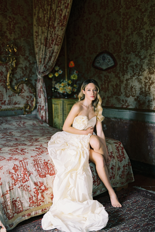 Жалаңаш мас күйдегі түлектердің видеосы