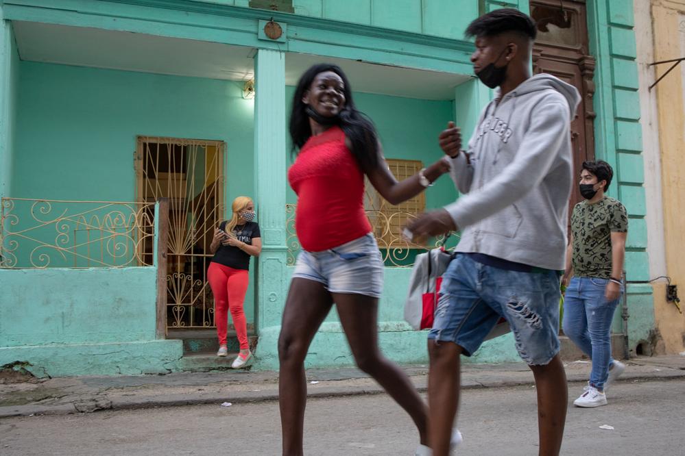 STREET - PEOPLE