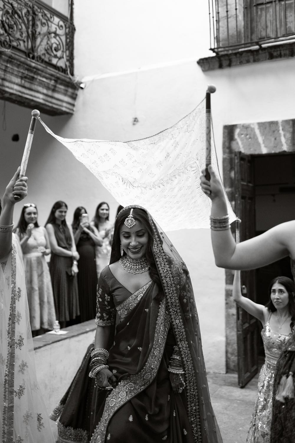 PORTFOLIO - Indian Wedding in Mexico - Indian wedding in Mexico, Wedding photographer Mexico,wedding photographer Canada,wedding photographer Toronto,wedding photographer Cancun,wedding photographer Tulum, wedding photographer Playa del Carmen,wedding photographer Puerto Vallarta, wedding photographer Buenos Aires Fotografía de bodas profesional en la Ciudad de México (CDMX). Capturando tus momentos más hermosos. ¡Mira mi portafolio y precios en el sitio web!