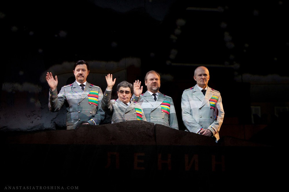 Ольга Лапшина, Александр Никулин, Владимир Яворский, спектакль Бэтмен против Брежнева