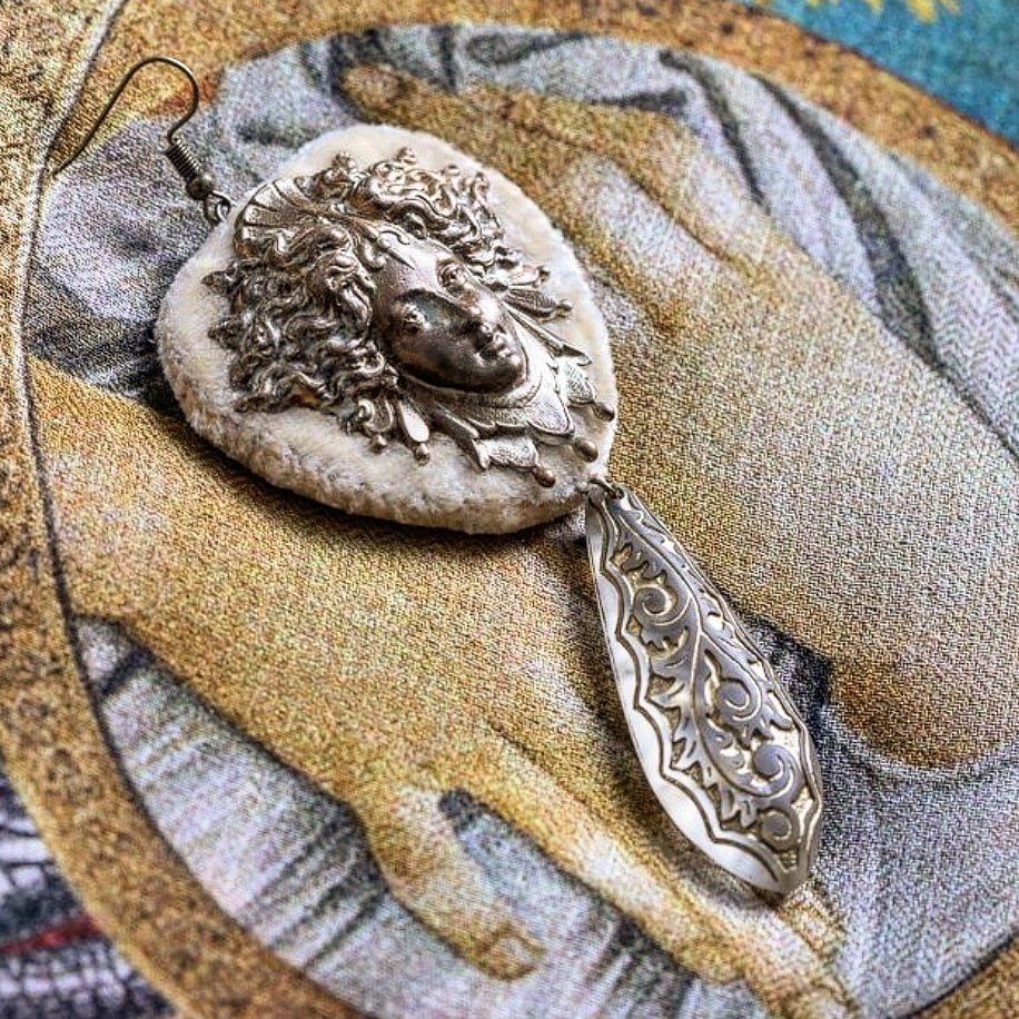 УКРАШЕНИЯ