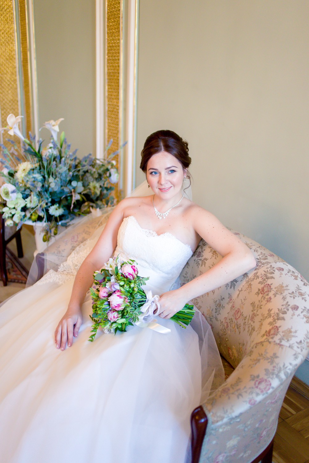 Trucco e acconciatura per la sposa. Foto Aleksey Ankushev