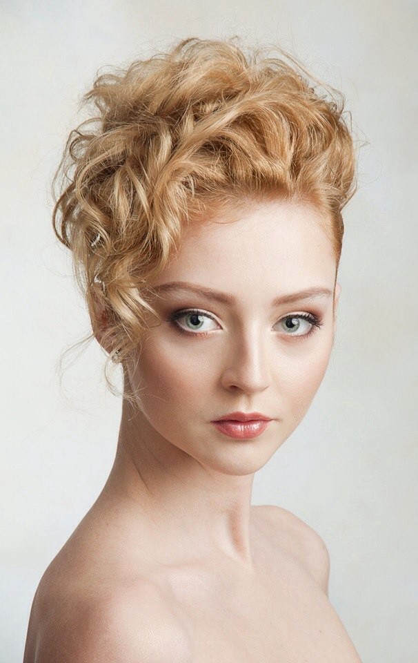 Trucco per la sposa. Foto Alexandr Artemov