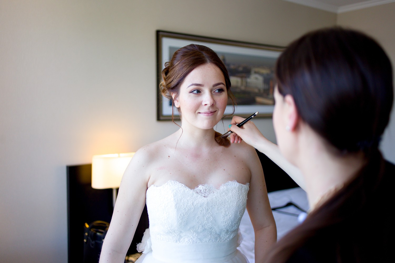 Trucco e acconciatura per la sposa. Foto Aleksey Ankushev