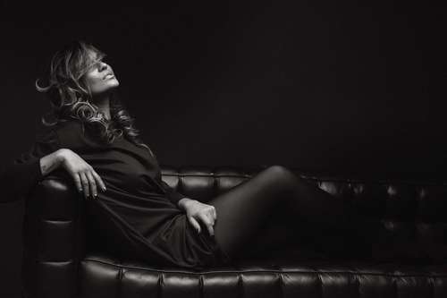 Birinchi marta qattiq anal Oyoqlar orasidagi mushuk video