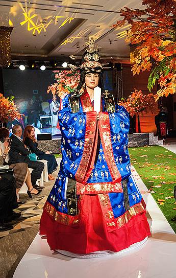 MOSCOW COMPETITION OF YOUNG FASHION DESIGNERS. MARIA JAHNKOY
