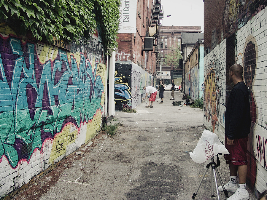 GRAFFITi