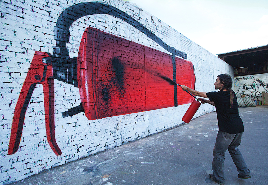 GRAFFITi
