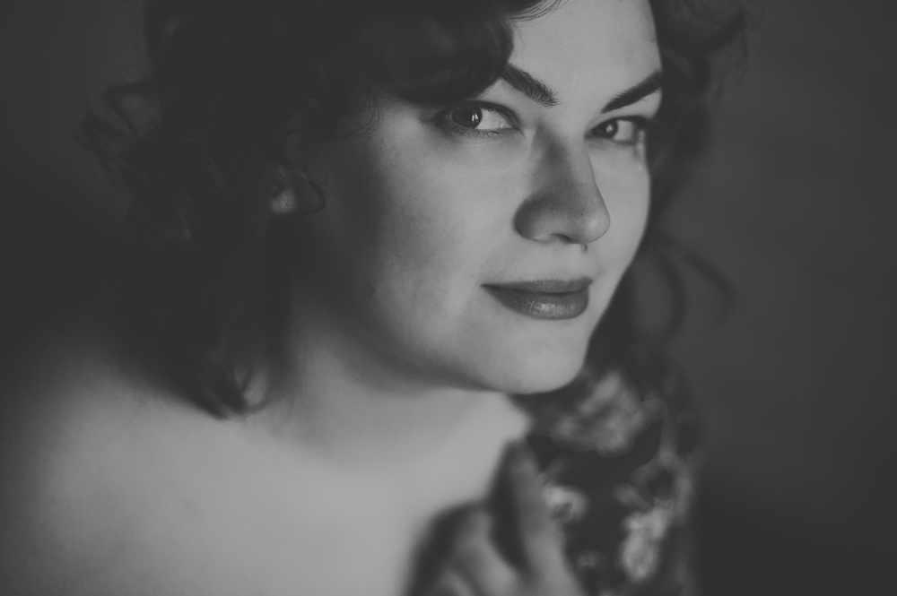 Цвет дня: алый |	PORTRAITS