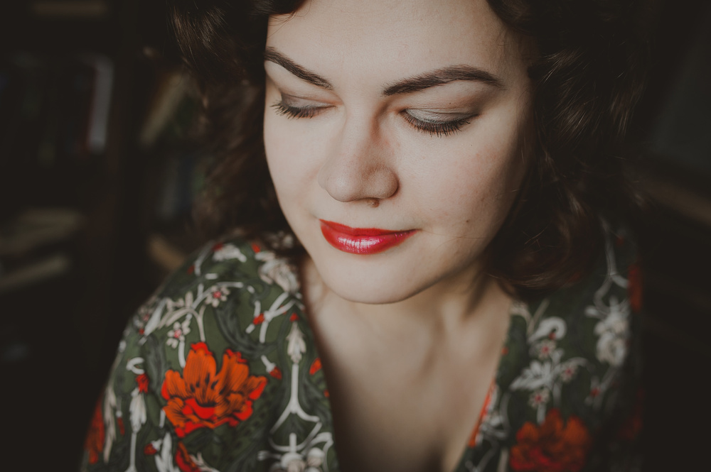 Цвет дня: алый |	PORTRAITS