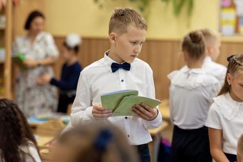 Школьники