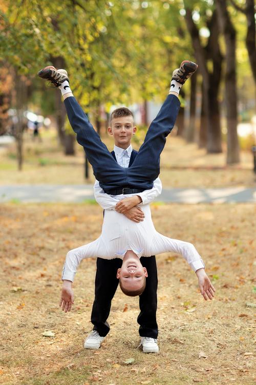 Школьники