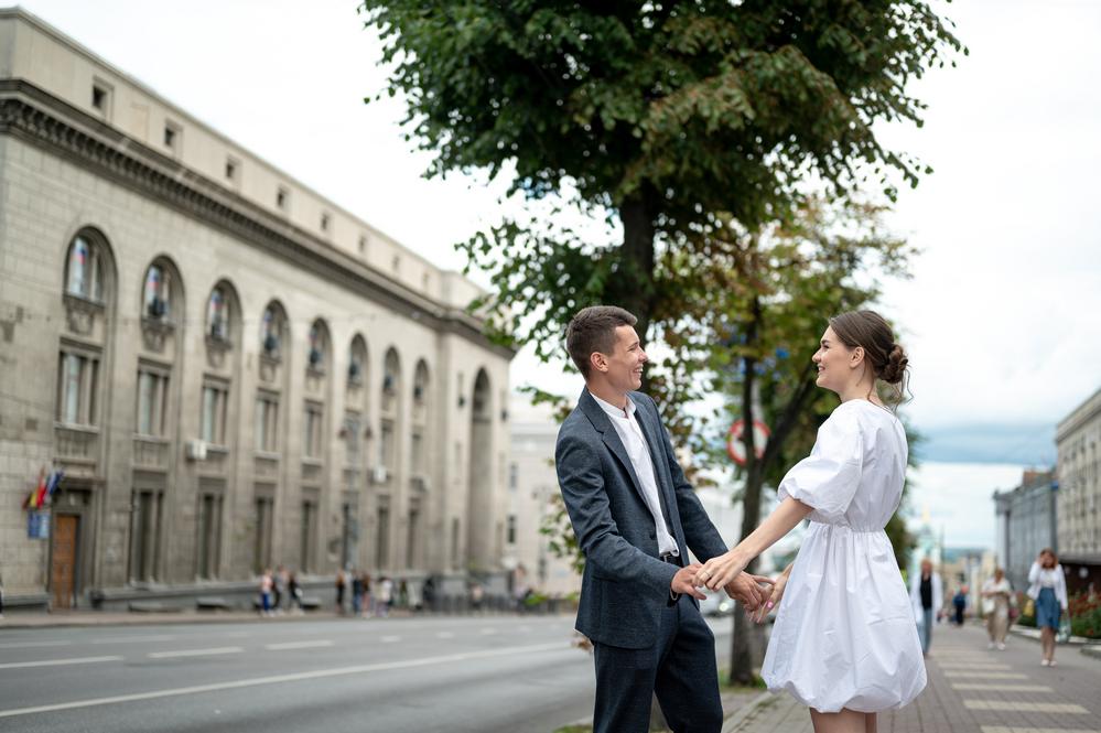 даша и степа, городская прогулка, пончики и велик