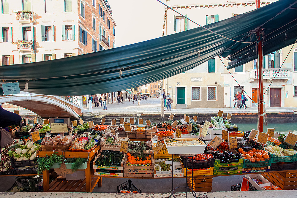 плавучий рынок в Венеции