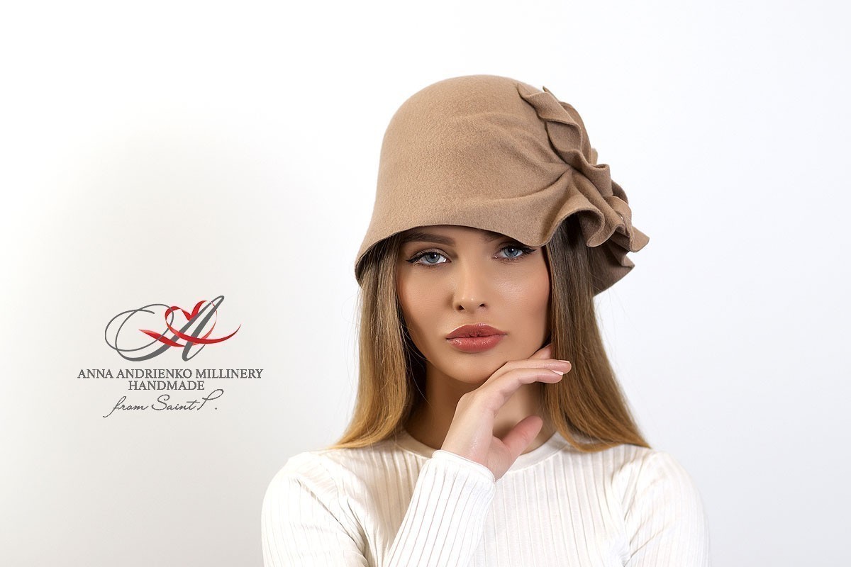 Шляпка-вуалетка бренда Anna Andrienko millinery