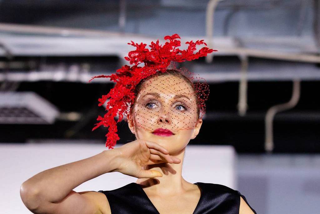 Шляпка-вуалетка бренда Anna Andrienko millinery