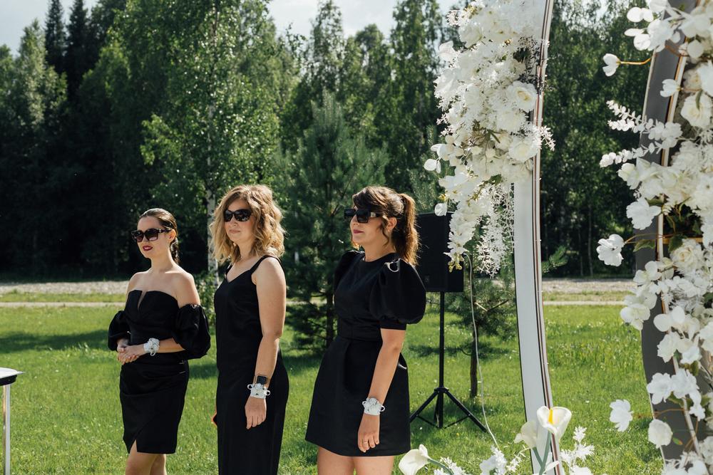 Черно-белая