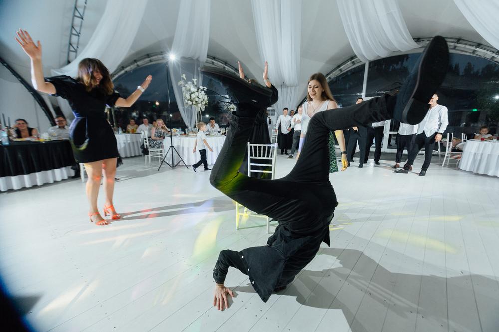 Черно-белая