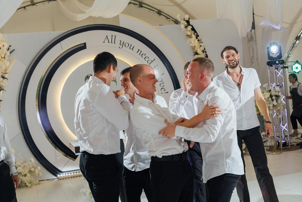 Черно-белая