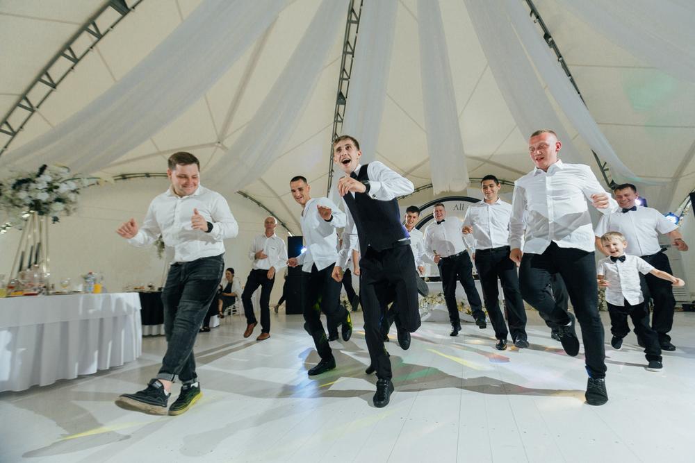 Черно-белая