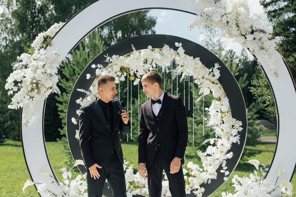 Черно-белая