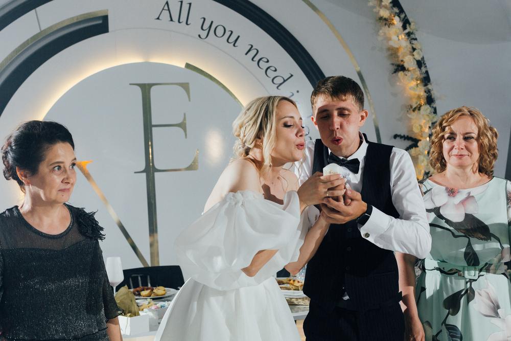 Черно-белая