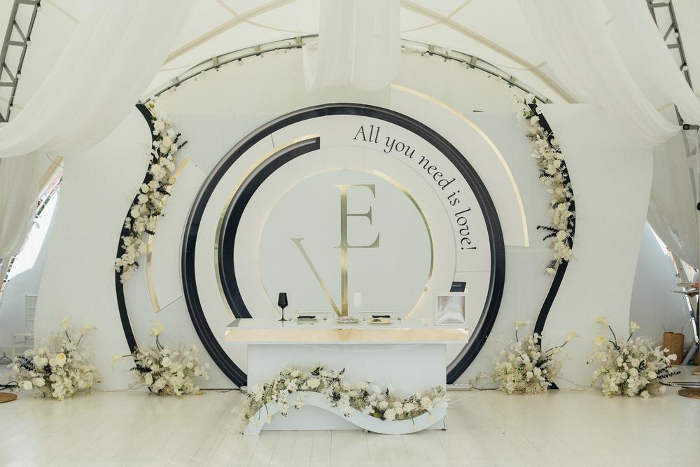 Черно-белая