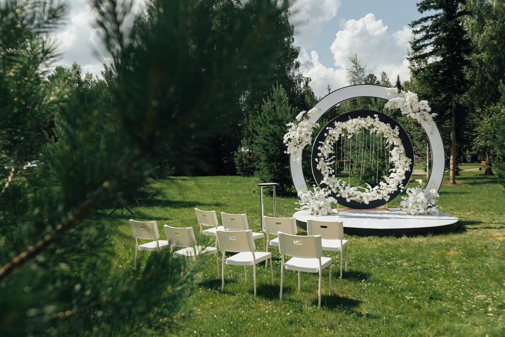 Черно-белая