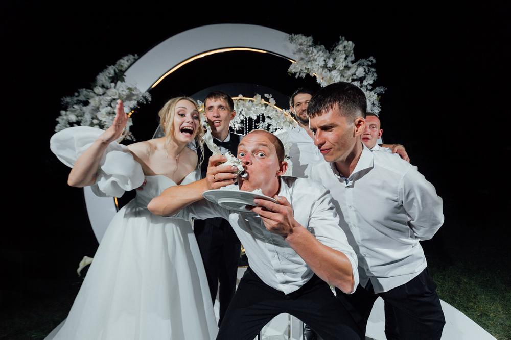 Черно-белая