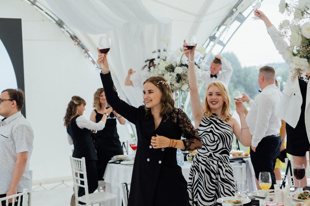 Черно-белая