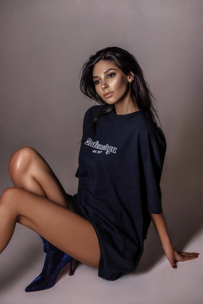 ELIZAVETA R